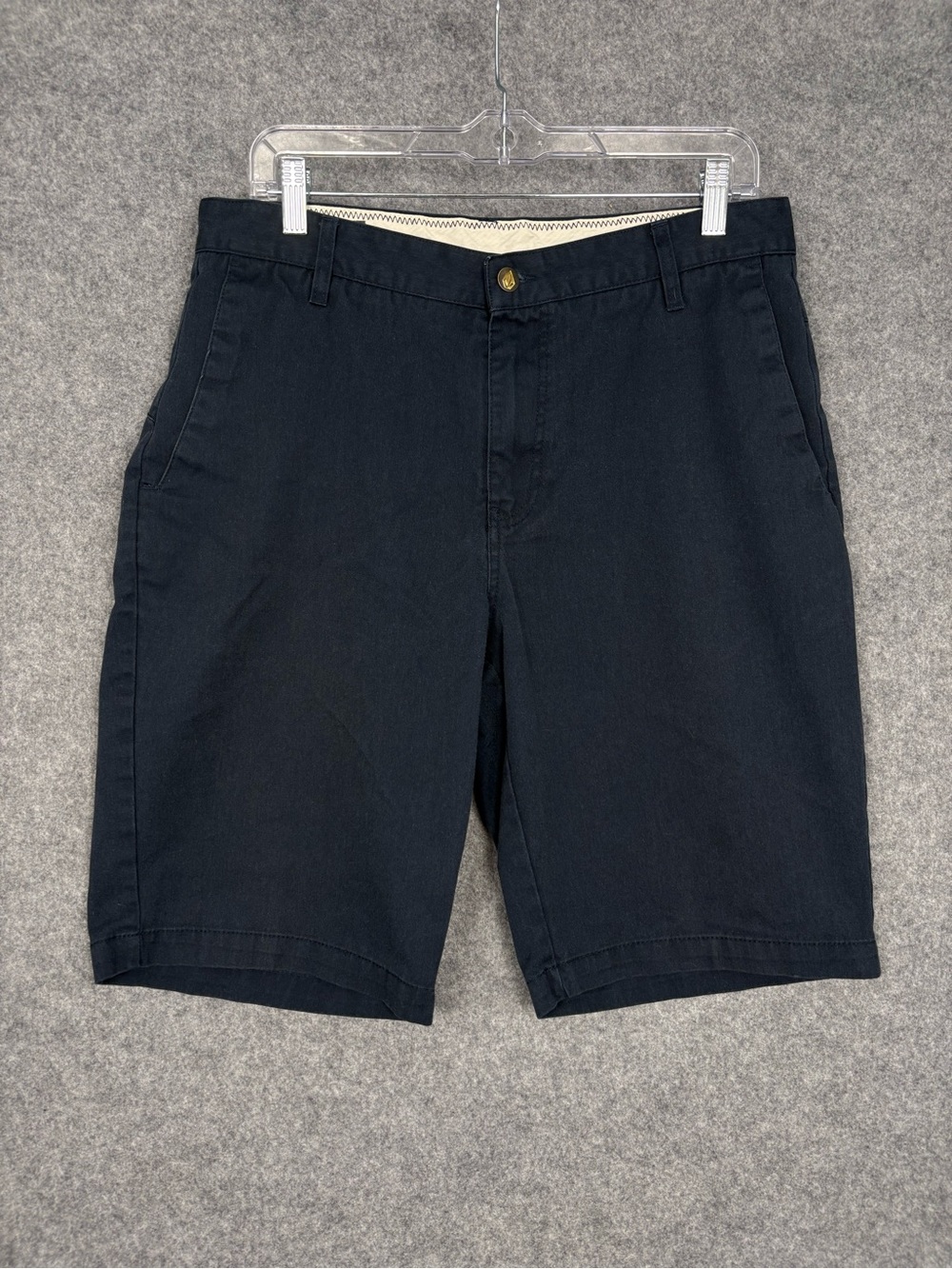 Volcom Men’s Size 33 Black Chino Skate Surf Shorts - Picture 1 of 7
